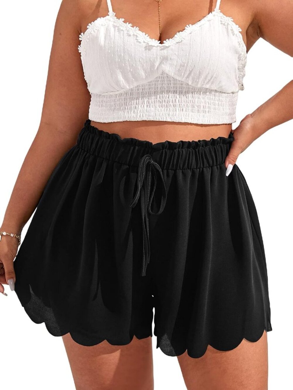Women's Plus Size Scallop Trim Flowy Wide Leg Shorts